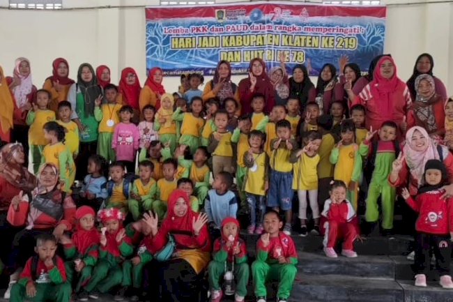 Lomba lomba Asyik TP PKK Kec Tulung  Dalam  Ulang Tahun Kabupaten Klaten di Desa Pucang Miliran Kec Tulung 