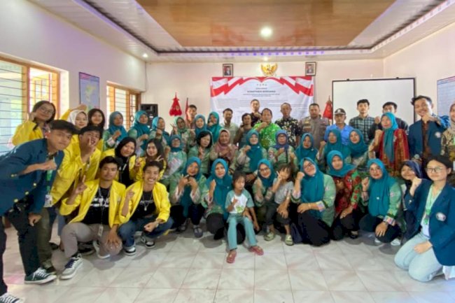 MAHASISWA UNDIP KKN 2023/2024 MENDEKLARASIKAN KOMITMEN BERSAMA BERANTAS PINJAMAN ONLINE ILEGAL DAN JUDI ONLINE 