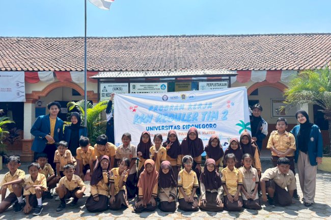MAHASISWA UNDIP 2023/2024 EKPERIMEN PLTA BERSAMA ANAK ANAK SEKOLAH DASAR