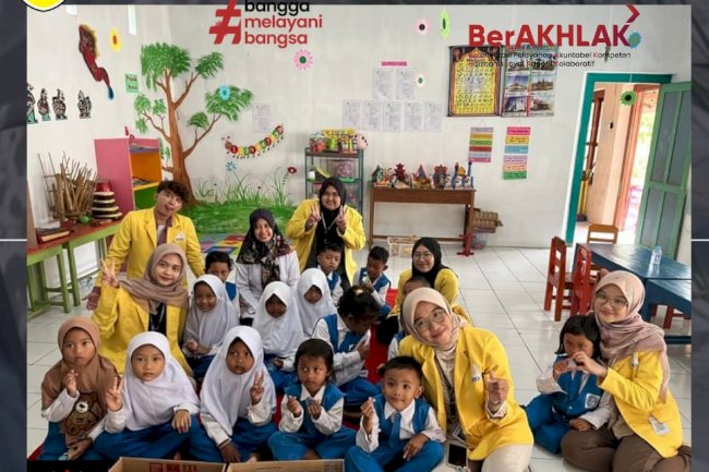 SOSIALISASI POLA HIDUP SEHAT DAN BERSIH DI TK PERTIWI DESA DALANGAN 