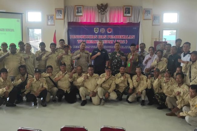 PEMBEKALAN DAN PENGUKUHAN TIM REAKSI CEPAT ( TRC ) KECAMATAN TULUNG TAHUN 2025