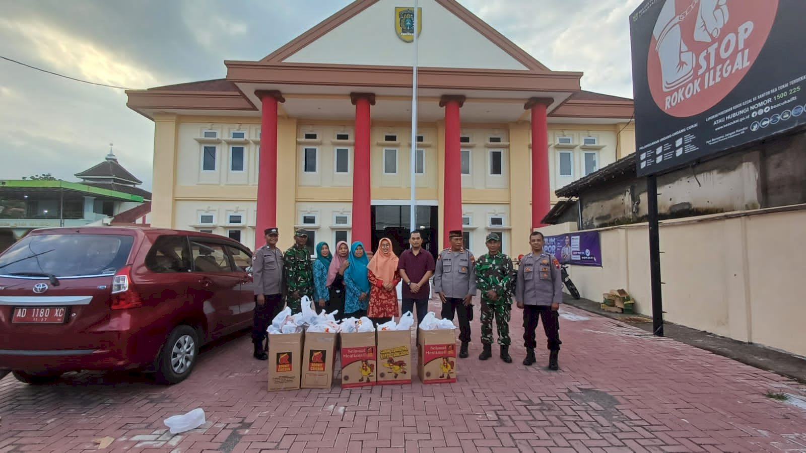 Berbagi Takjil Kecamatan Tulung tahap I tahun 2024