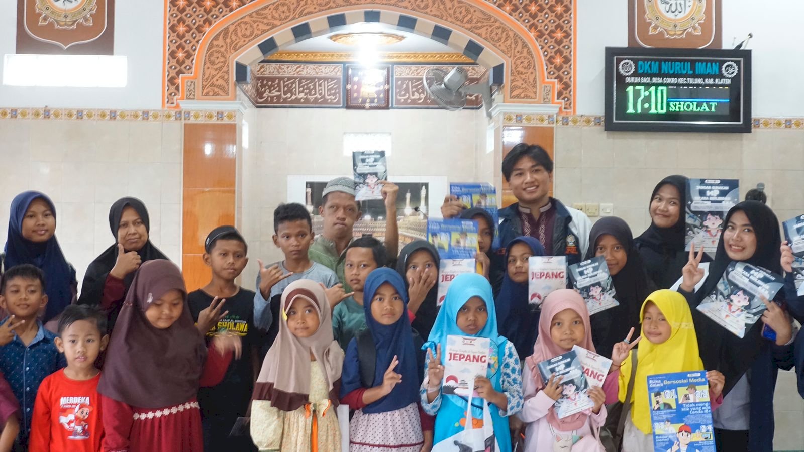 MAHASISWA UNDIP KKN 2023/2024 CEGAH RADIASI MATA