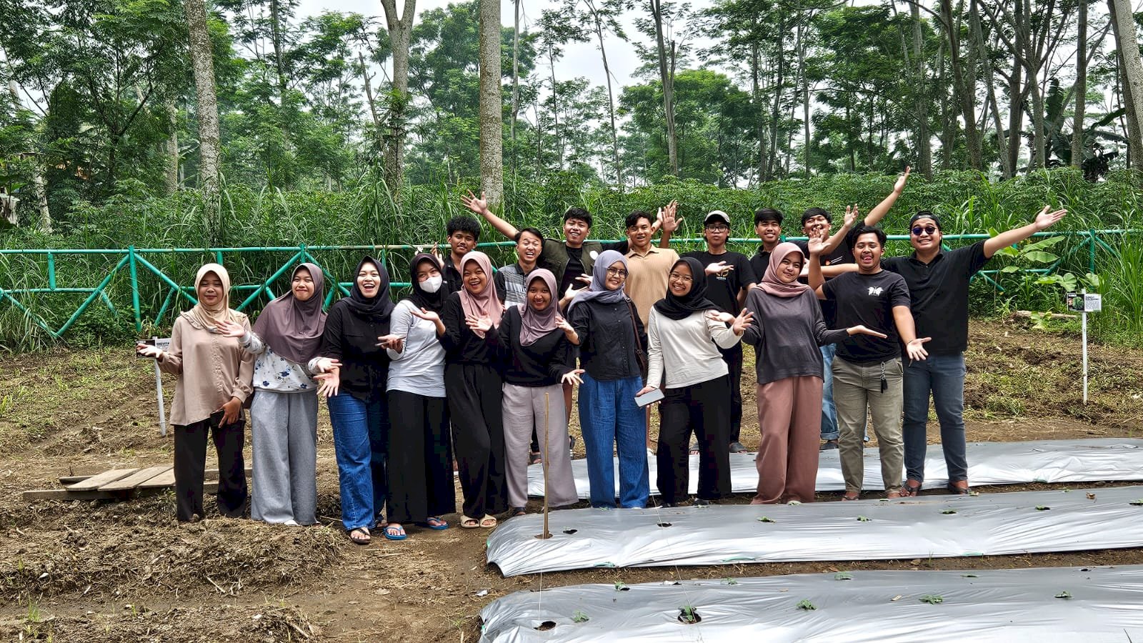 KKN UNS 56.2 DUKUNG PENINGKATAN EDUWISATA DI DESA MUNDU, KLATEN BERBASIS PERTANIAN ORGANIK