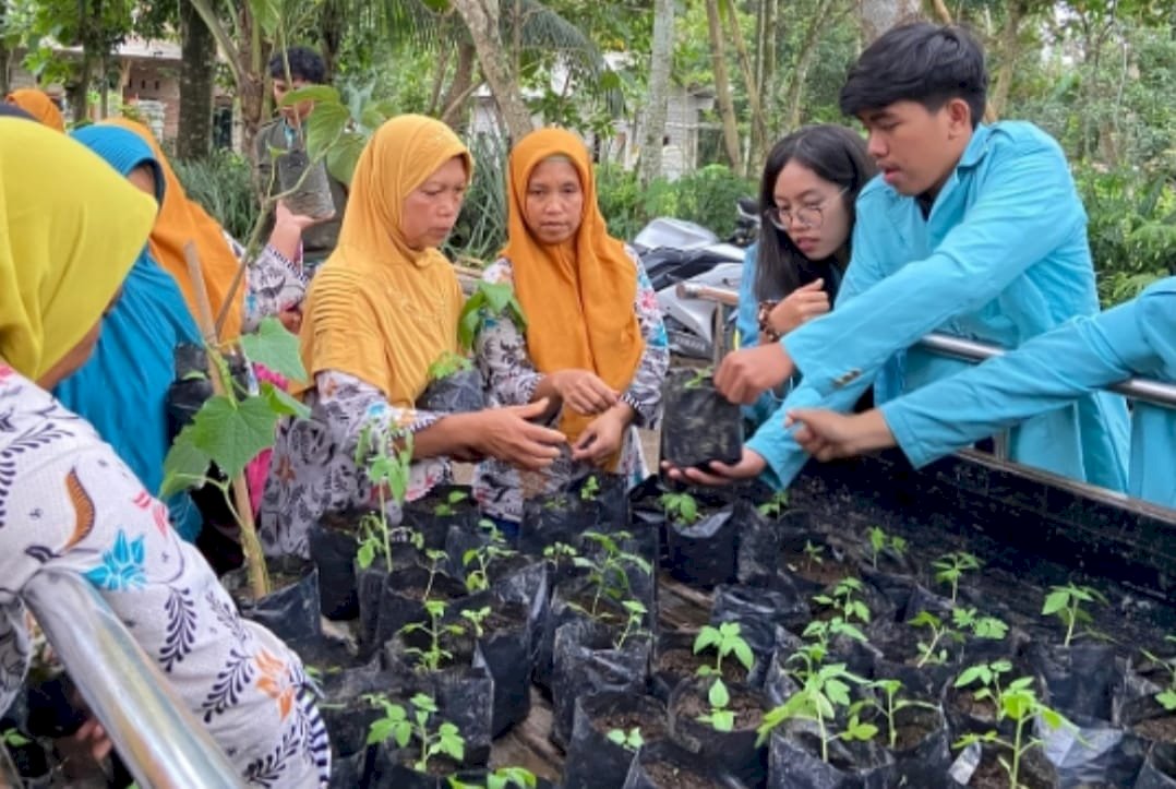 TIM KKN UNS 56.1 Desa Mundu Kecamatan Tulung