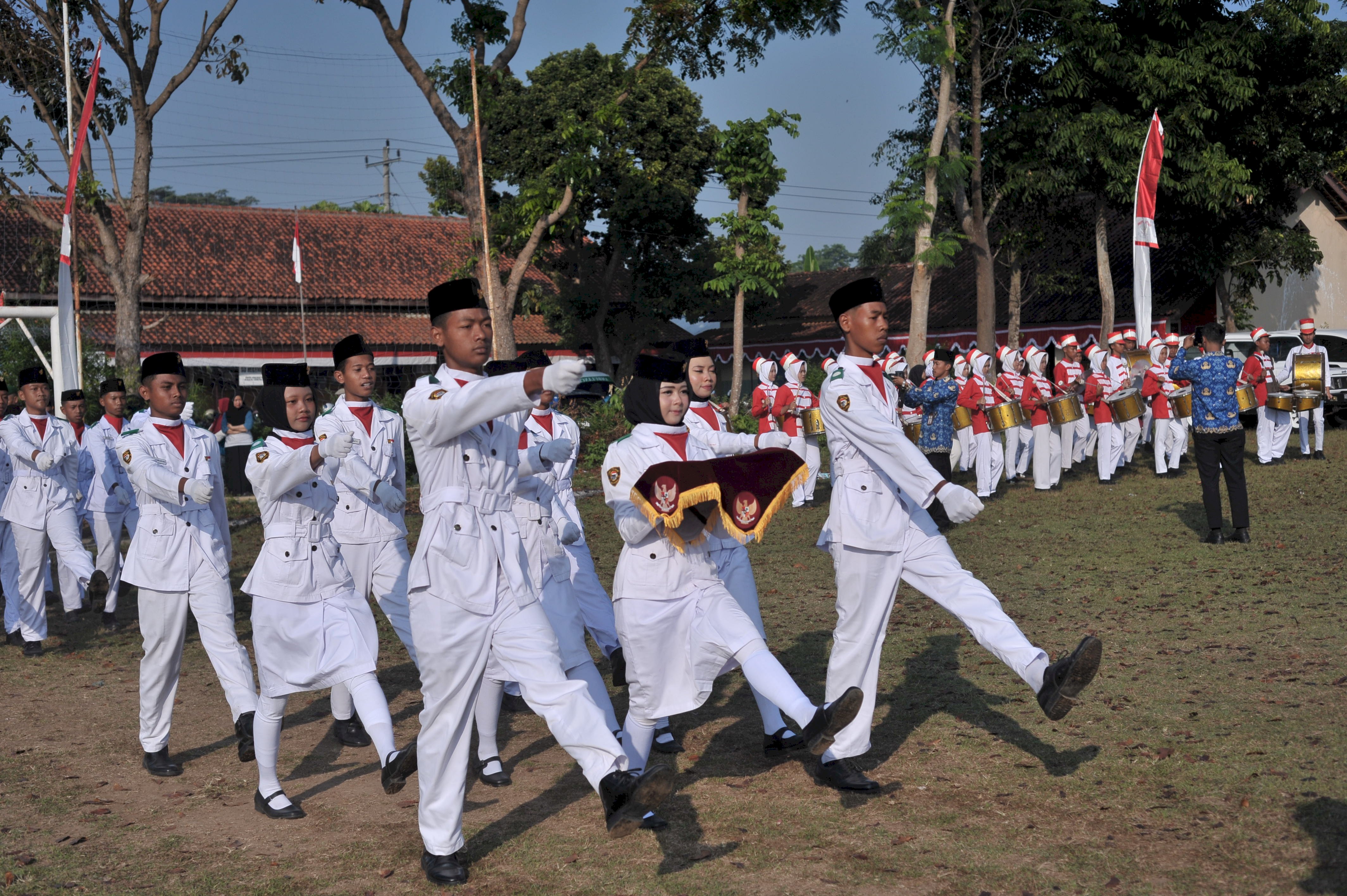 UPACARA BENDERA DETIK DETIK PERINGATAN HUT RI - KE 80 TINGKAT KECAMATAN TULUNG