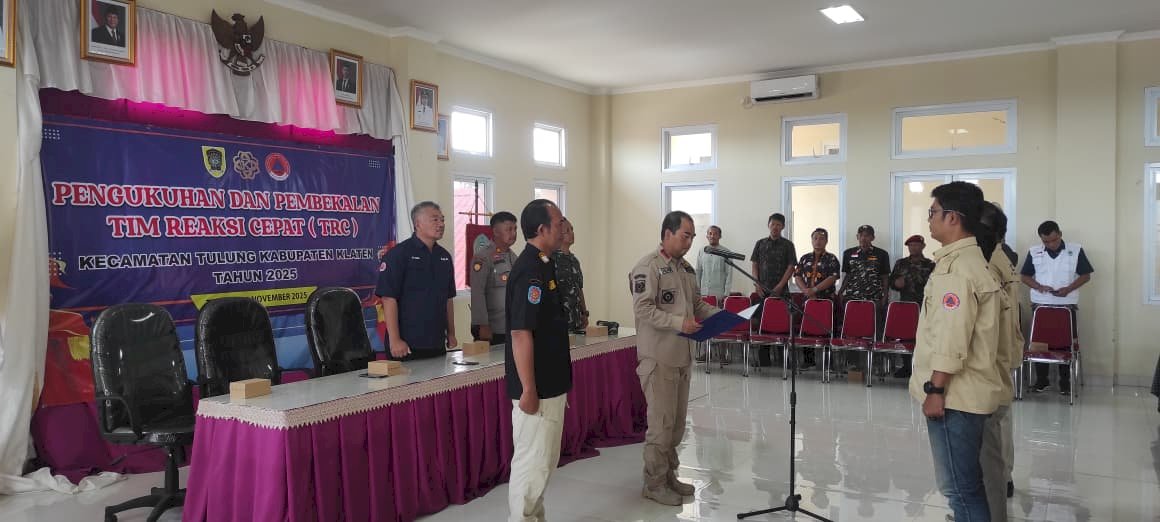 PEMBEKALAN DAN PENGUKUHAN TIM REAKSI CEPAT ( TRC ) KECAMATAN TULUNG TAHUN 2025